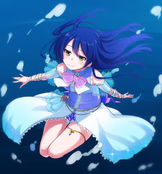 Rule 34 | 10s, 1girl, :&gt;, blue hair, bow, bowtie, center frills, dress, frills, gradient background, highres, long hair, love live!, love live! school idol project, nanotsuki, showgirl skirt, smile, solo, sonoda umi, sparkle, thighlet, underwater, yellow eyes