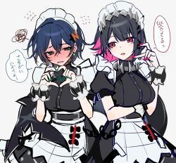 2girls belle_(zenless_zone_zero) black_hair blue_hair blush colored_inner_hair commentary_request cosplay earrings ellen_joe ellen_joe_(cosplay) fins fish_tail grey_background hair_between_eyes jewelry looking_at_another maid maid_headdress multicolored_hair multiple_girls nail_polish open_mouth red_eyes red_hair red_nails shark_girl shark_tail sharp_teeth short_hair simple_background speech_bubble tail teeth translation_request two-tone_hair yodare_(3yami8) zenless_zone_zero