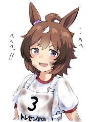 Rule 34 | 1girl, ahoge, animal ears, blush, brown hair, dirty, dirty clothes, dirty face, highres, horse ears, looking at viewer, open mouth, purple eyes, race bib, sharp teeth, shinko windy (umamusume), shirt, short sleeves, smile, solo, teeth, tenten (chan4545), translation request, umamusume, upper body, upper teeth only, v-shaped eyebrows, white background, white shirt
