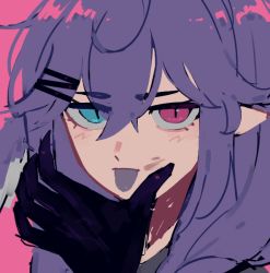 Rule 34 | blue eyes, colored tongue, dirty, dirty face, hair behind ear, hair ornament, hairclip, hand on own face, heterochromia, jess (p2eocene), looking at viewer, nijisanji, nijisanji en, pink background, pointy ears, portrait, purple eyes, purple hair, purple tongue, selen tatsuki, spanish commentary, tongue, tongue out, virtual youtuber