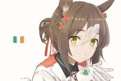 Rule 34 | 1girl, animal ears, brown hair, closed mouth, clover hair ornament, dated, fine motion (umamusume), flag, gloves, green eyes, hair between eyes, hair ornament, horse ears, horse girl, irish flag, jacket, kawashina (momen silicon), looking at viewer, multicolored hair, short hair, signature, simple background, smile, solo, streaked hair, umamusume, upper body, white background, white gloves, white jacket