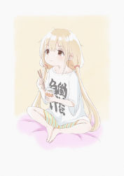 Rule 34 | 1girl, absurdres, barefoot, blonde hair, brown eyes, butterfly sitting, chopsticks, eating, feet together, futaba anzu, highres, holding, idolmaster, idolmaster cinderella girls, instant ramen, knees apart feet together, long hair, munimori, nissin cup noodle, simple background, sitting, solo, twintails, you work you lose