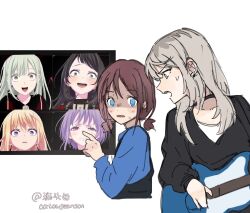 2girls amoris_(bang_dream!) bang_dream! bang_dream!_it&#039;s_mygo!!!!! black_choker black_hair black_overalls black_sweater blonde_hair blue_eyes blue_sweater brown_hair catowjeemson chinese_commentary choker clenched_teeth commentary_request crazy_smile doloris_(bang_dream!) earrings electric_guitar girls_band_cry green_hair grey_hair guitar highres instrument iseri_nina jewelry kawaragi_momoka long_hair long_sleeves low_twintails misumi_uika mortis_(bang_dream!) multicolored_hair multiple_girls nervous_sweating official_art_inset open_mouth overalls pointing purple_eyes purple_hair roots_(hair) shirt short_hair short_twintails sidelocks simple_background smile sweat sweater teeth timoris_(bang_dream!) twintails upper_body upper_teeth_only wakaba_mutsumi white_background white_shirt yahata_umiri yuutenji_nyamu