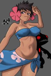 Rule 34 | 1girl, alternate breast size, bandeau, black hair, blue bandeau, blue eyes, breasts, closed mouth, commentary, cowboy shot, creatures (company), eyelashes, game freak, gen 3 pokemon, gigobyte350, grey background, hair ornament, hand up, highres, midriff, navel, nintendo, no panties, phoebe (pokemon), pokemon, pokemon (creature), pokemon rse, sableye, sarong, short hair, smile
