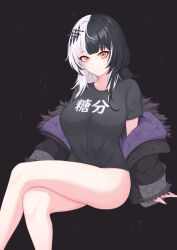Rule 34 | 1girl, absurdres, black coat, black hair, black shirt, breasts, closed mouth, coat, fur-trimmed coat, fur trim, hair ornament, highres, hololive, hololive english, large breasts, long hair, looking at viewer, multicolored hair, shiori novella, shirt, short sleeves, smile, solo, split-color hair, thighs, translation request, tsubame tien, two-tone hair, virtual youtuber, white hair, yellow eyes
