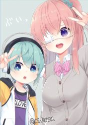 Rule 34 | 1boy, 1girl, blue eyes, blue hair, bow, bowtie, child, eyepatch, grey background, headphones, jacket, nei (os), one side up, open mouth, original, os (os fresa), pink hair, purple eyes, scrunchie, simple background, source request, souta (os), twitter username, v