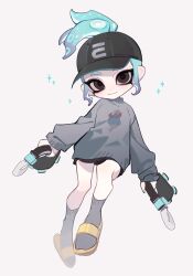 Rule 34 | 1girl, :&gt;, absurdres, ankle socks, aqua hair, arms at sides, baseball cap, black hat, black shorts, closed mouth, dapple dualies (splatoon), dual wielding, expressionless, floating, full body, gradient hair, grey background, grey hair, grey socks, grey sweater, hat, highres, holding, holding weapon, jiu zhi jun (kipll bobo), long sleeves, looking at viewer, medium hair, multicolored hair, nintendo, octoling, octoling girl, octoling player character, pale skin, sandals, short shorts, shorts, simple background, socks, solo, sparkle, splatoon (series), sweater, topknot, two-tone hair, weapon, yellow footwear