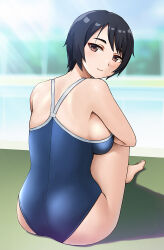 Rule 34 | 1girl, ass, backboob, barefoot, black hair, breasts, brown eyes, closed mouth, commentary request, from behind, hashi, looking at viewer, medium breasts, original, poolside, school swimsuit, short hair, sitting, smile, solo, swept bangs, swimsuit, tomboy