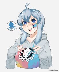 Rule 34 | 1girl, ahoge, blue eyes, chumu (teuthidan), commission, commissioner upload, condylonucla, grey hair, highres, hood, hoodie, looking at viewer, original, paint splatter, paint splatter on face, signature, simple background, smile, solo, speech bubble, squid, tentacle hair, white background