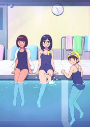Rule 34 | 3girls, aragon honnin, bad id, bad tumblr id, bare legs, barefoot, black hair, blue one-piece swimsuit, brown hair, clock, competition school swimsuit, covered navel, full body, glasses, goggles, hat, medium hair, multiple girls, one-piece swimsuit, open mouth, original, partially submerged, pool, school swimsuit, short hair, sitting, smile, splashing, swimsuit, towel, yellow hat