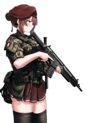Rule 34 | 1girl, arx-160, assault rifle, beret, black thighhighs, breasts, brown eyes, brown hair, camouflage, camouflage shirt, gun, hat, highres, italian army, italian flag, large breasts, medium breasts, original, red hat, red skirt, rifle, rynn (rynn cube), serious, shirt, short sleeves, skirt, solo, thighhighs, thighs, trigger discipline, weapon, white background, woodland camouflage, zettai ryouiki