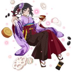 Rule 34 | 1girl, alternate costume, artist request, black hair, blush, bowl, breasts, checkered clothes, checkered kimono, chopsticks, clothing request, dungeon ni deai wo motomeru no wa machigatteiru darou ka, eating, flower, food, full body, hair flower, hair ornament, hair ribbon, holding, holding bowl, holding chopsticks, japanese clothes, kimono, long hair, long sleeves, looking at viewer, obi, parted bangs, ponytail, purple flower, purple kimono, red ribbon, ribbon, sandals, sash, side ponytail, solo, sparkle, tabi, transparent background, white legwear, wide sleeves, yamato mikoto