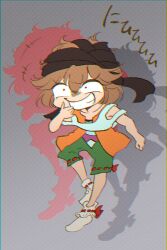 Rule 34 | +++, 1other, androgynous, arde (len&#039;en), brown hair, commentary request, evil grin, evil smile, frilled socks, frills, green shorts, grin, hand to own mouth, kuzu suzumi, len&#039;en, messy hair, no nose, no shoes, open clothes, open vest, orange vest, other focus, red ribbon, ribbon, ribbon-trimmed shorts, ribbon-trimmed socks, ribbon trim, shirt, short hair, shorts, sleeveless, sleeveless shirt, smile, socks, solo, translated, vest, white shirt, white socks, yukkyon kyon