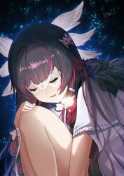 Rule 34 | 1girl, absurdres, black hair, bow, bowtie, closed eyes, coat, columbina (genshin impact), dark background, eye mask, facing viewer, fur-trimmed coat, fur trim, genshin impact, glowing, halfmoe, highres, medium hair, multicolored hair, parted lips, red hair, smile, solo, streaked hair, upper body, white bow, white bowtie, white coat, white mask