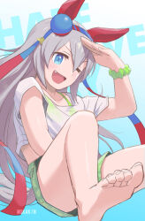 Rule 34 | 1girl, alternate costume, animal ears, artist name, barefoot, blue background, blue eyes, blue hairband, commentary request, ear covers, feet, foot out of frame, gaze on me! outfit (umamusume), gradient background, green shorts, grey hair, hair between eyes, hairband, headband, highres, horse ears, horse girl, horse tail, long hair, mukakin, one eye closed, open mouth, salute, shirt, short sleeves, shorts, smile, solo, tail, tamamo cross (umamusume), tied shirt, toenails, toes, umamusume, white shirt