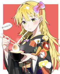 1girl black_kimono blonde_hair blush bowl braid chopsticks closed_mouth commentary_request cookie_(touhou) eating expressionless floral_print floral_print_kimono food highres holding holding_bowl holding_chopsticks japanese_clothes kimono kirisame_marisa long_hair looking_at_viewer mochi mochi_trail obi red_background sash side_braid single_braid solo soup tirano_tenchou touhou translation_request two-tone_background upper_body uzuki_(cookie) yellow_eyes yellow_sash zouni_soup