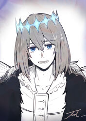 Rule 34 | 1boy, absurdres, blue eyes, buttons, cloak, collarbone, diamond hairband, dragonfly wings, fate (series), frilled shirt collar, frills, fur-trimmed cloak, fur trim, glowing, grey hair, highres, looking at viewer, lower teeth only, male focus, mmmpsychedelic138, monochrome, oberon (fate), oberon (third ascension) (fate), open mouth, short hair, solo, spot color, teeth, upper body