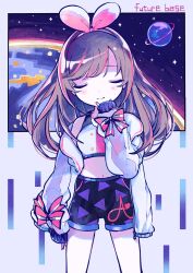 Rule 34 | 1girl, bare shoulders, black shorts, bow hairband, breasts, brown hair, closed eyes, closed mouth, commentary request, cowboy shot, crop top, facing viewer, hairband, hand up, highres, jacket, kiato, kizuna ai, kizuna ai inc., long hair, long sleeves, midriff, multicolored hair, open clothes, open jacket, pink hair, pink hairband, pink ribbon, planet, planetary ring, ribbon, shorts, sky, sleeves past wrists, small breasts, smile, solo, standing, star (sky), starry sky, streaked hair, virtual youtuber, white jacket