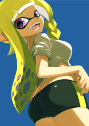 Rule 34 | 1girl, :d, absurdres, ass, asymmetrical hair, bike shorts, black shorts, blonde hair, blue background, braid, breasts, butt crack, cowboy shot, fangs, highres, inkling, inkling girl, inkling player character, legs together, long hair, medium breasts, muramasa mikado, nintendo, open mouth, pink eyes, pointy ears, shirt, shorts, simple background, single vertical stripe, smile, solo, splatoon (series), splatoon 3, standing, teeth, tentacle hair, torn clothes, torn shirt, torn sleeves, very long hair, white shirt