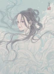 Rule 34 | 1girl, absurdres, air bubble, aqua background, bubble, chinese clothes, closed mouth, commentary request, expressionless, eyelashes, floating clothes, floating hair, from behind, grey eyes, grey hair, hanfu, highres, long hair, long sleeves, looking away, looking back, original, robe, seal impression, signature, simple background, solo, submerged, underwater, upper body, ushiyama ame, white robe