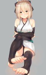 Rule 34 | 1girl, absurdres, ahoge, barefoot, black panties, blonde hair, blush, bow, fate (series), feet, full body, go-1, hair bow, highres, japanese clothes, kimono, koha-ace, looking at viewer, no shoes, okita souji (fate), okita souji (koha-ace), panties, short hair, short kimono, simple background, smile, soles, solo, toeless legwear, toes, underwear, yellow eyes