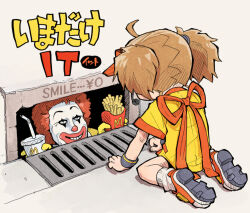 1boy 1girl ahoge back_bow black_eyes bow brown_hair clown commentary cup disposable_cup double_cheese_(mcdonald&#039;s) facepaint food french_fries full_body gloves grate grin happi headset holding it_(stephen_king) japanese_clothes kiichi kneeling mcdonald&#039;s meme microphone parody pennywise_in_the_sewer_(meme) red_hair ronald_mcdonald scene_reference sewer sewer_grate shoes short_hair sidewalk smile socks storm_drain twintails visor_cap white_background white_socks yellow_gloves yellow_happi