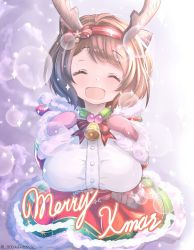 Rule 34 | 1girl, absurdres, antlers, axxl dtncy, bell, breasts, brown hair, capelet, christmas, christmas tree, draph, dress, closed eyes, fur-trimmed capelet, fur-trimmed dress, fur-trimmed headwear, fur trim, gift, gloves, granblue fantasy, highres, horns, looking at viewer, merry christmas, pink gloves, red capelet, reindeer antlers, santa costume, short hair, smile, solo, yaia (granblue fantasy)