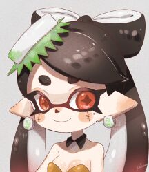 Rule 34 | 1girl, artist name, bare shoulders, black hair, bow-shaped hair, breasts, callie (splatoon), cleavage, closed mouth, cross-shaped pupils, detached collar, earrings, facepaint, food, food on head, highres, inkling, jewelry, long hair, medium breasts, mole, mole under eye, nintendo, object on head, official alternate costume, plum0o0, pointy ears, red eyes, short eyebrows, signature, smile, solo, splatoon (series), splatoon 3, symbol-shaped pupils, tentacle hair, upper body