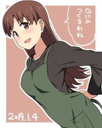 Rule 34 | 1girl, apron, arms behind back, black shirt, brown background, brown eyes, brown hair, commentary request, cowboy shot, dated, dutch angle, green apron, ikari manatsu, kantai collection, long hair, looking at viewer, ooi (kancolle), open mouth, shirt, smile, solo, translation request