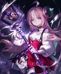 1girl ahoge anisage_(shadowverse) bare_shoulders blue_eyes collar colored_skin cowboy_shot dress frilled_dress frills hair_between_eyes headgear heterochromia highres holding holding_weapon jewelry lee_hyeseung long_hair looking_at_viewer multicolored_clothes multicolored_dress necklace object_through_head parted_lips patchwork_skin pink_hair puffy_sleeves purple_eyes purple_skin red_dress screw screw_in_head shadowverse solo standing suspenders underbust weapon white_dress