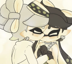 2girls blush callie_(splatoon) earrings gloves hat highres hyousetu_gekkou inkling jewelry kiss kissing_cheek marie_(splatoon) mole multiple_girls nintendo pointy_ears splatoon_(series) tentacle_hair yuri