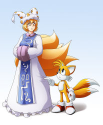 Rule 34 | 1boy, 1girl, animal ears, bad id, bad pixiv id, blonde hair, blue background, blue eyes, breasts, commentary, crossover, fox ears, fox tail, full body, furry, gloves, gradient background, hat, hyoumaru, large breasts, looking at another, looking down, looking up, multiple tails, parted lips, sega, shoes, short hair, size difference, skirt hold, sonic (series), standing, tabard, tail, tails (sonic), touhou, trait connection, white background, yakumo ran, yellow eyes