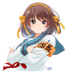 Rule 34 | 1girl, armband, blue sailor collar, bob cut, brown eyes, brown hair, closed mouth, commentary request, crossed arms, dated, hair ribbon, hairband, highres, kita high school uniform, long sleeves, looking at viewer, medium hair, paperclip, red ribbon, retsumaru, ribbon, sailor collar, school uniform, serafuku, simple background, smile, solo, suzumiya haruhi, suzumiya haruhi no yuuutsu, upper body, white background, yellow hairband, yellow ribbon