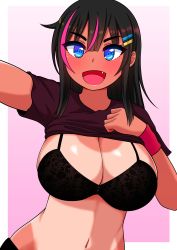 Rule 34 | 1girl, absurdres, armband, black bra, black hair, blue eyes, blush, bra, breasts, clothes lift, eyes visible through hair, fang, flashing, hair ornament, hairclip, highres, large breasts, lingerie, multicolored hair, navel, open mouth, original, shirt, shirt lift, simple background, smile, streaked hair, sweatband, t-shirt, tan, tanline, the only shoe, thick eyebrows, underwear