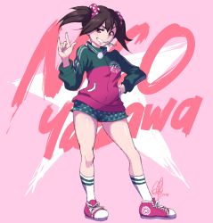 Rule 34 | 10s, 1girl, 2018, absurdres, black hair, blush, dated, hand on own hip, highres, love live!, love live! school idol project, pink background, red eyes, scrunchie, shoes, short shorts, short twintails, shorts, signature, simple background, sneakers, socks, solo, standing, string in mouth, thighs, track suit, triple-q, twintails, yazawa nico