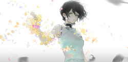 Rule 34 | 1girl, bare arms, black choker, black hair, blurry, blurry background, chainsaw man, choker, commentary, expressionless, falling petals, flower, green eyes, hand up, highres, koio, looking at viewer, parted lips, petals, pink flower, reze (chainsaw man), shirt, short hair, solo, upper body, white background, white flower, white shirt, yellow flower