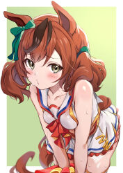 Rule 34 | 1girl, absurdres, animal ears, bare shoulders, border, bow, breasts, brown eyes, brown hair, cheerleader, commentary, ear bow, green background, green bow, highres, horse ears, horse girl, kurumiyasan ns, looking at viewer, medium breasts, midriff, multicolored hair, navel, nice nature (run&amp;win) (umamusume), nice nature (umamusume), pom pom (cheerleading), ponytail, simple background, skirt, solo, streaked hair, tail, umamusume, white border, white skirt