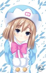 Rule 34 | 1girl, blue eyes, blush, brown hair, child, closed mouth, hat, helvetica std, highres, jacket, looking at viewer, neptune (series), ribbon, rom (neptunia), short hair, smile, upper body