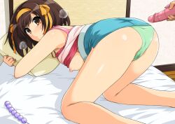 1boy 1girl all_fours ass bed blue_skirt breasts brown_hair camisole camisole_lift clothes_lift dildo from_behind green_panties hair_ribbon hairband haruhisky hetero holding holding_sex_toy hugging_object indoors medium_breasts medium_hair nipples on_bed panties pillow pillow_hug pink_camisole ribbon sex_toy skirt solo_focus suzumiya_haruhi suzumiya_haruhi_no_yuuutsu underwear yellow_hairband yellow_ribbon