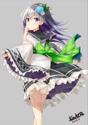 Rule 34 | 1girl, ahoge, artist name, black skirt, blue eyes, blush, bow, dated, flower, frills, from behind, green bow, grey background, hair ornament, hydrangea, kavka, kneepits, long hair, looking at viewer, looking back, multicolored hair, original, purple hair, sailor collar, signature, silver hair, simple background, skirt, solo, two-sided fabric, two-sided skirt, two-tone hair, wide sleeves