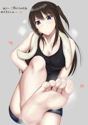 Rule 34 | &gt;:), 10s, 1girl, barefoot, blue eyes, blush, breasts, brown hair, cleavage, feet, foot focus, from below, grey background, heart, highres, long hair, looking at viewer, looking down, medium breasts, otono fei, pov, seiren, short shorts, shorts, smile, smug, soles, solo, steam, sweat, toes, towel, towel around neck, translated, tsuneki hikari, v-shaped eyebrows