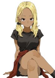 1girl absurdres black_shirt blonde_hair breasts closed_mouth crossed_legs forehead gyaru highres ichinose_karina looking_at_viewer low_twintails manemane_nichinichi medium_breasts medium_hair shirt short_sleeves simple_background sitting solo tan thighs twintails white_background yamamoto_souichirou