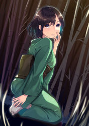 Rule 34 | 1girl, bamboo, bamboo forest, brown hair, brown sash, fingernails, forest, from side, full body, green kimono, hand up, highres, japanese clothes, kagematsuri, kimono, long sleeves, looking at viewer, looking to the side, nature, obi, original, parted lips, purple eyes, sash, seiza, short hair, sitting, smile, solo