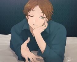 Rule 34 | 1boy, ;), beckoning, blue shirt, brown hair, collared shirt, earrings, green eyes, hand on own cheek, hand on own face, hassan (sink916), head rest, indoors, jewelry, long sleeves, looking at viewer, lying, male focus, official art, on bed, on stomach, one eye closed, open collar, parted bangs, parted lips, shirt, short hair, single earring, smile, solo, upper body, urashimasakatasen, uratanuki, utaite, wallpaper (object)