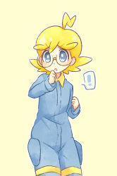 Rule 34 | !, 1boy, ahoge, akasaka (qv92612), blonde hair, blue jumpsuit, clemont (pokemon), clenched hands, commentary request, cowboy shot, creatures (company), game freak, glasses, grey eyes, hand up, jumpsuit, long sleeves, male focus, nintendo, outline, pokemon, pokemon xy, solo, spoken exclamation mark, yellow background