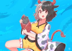Rule 34 | abstract background, absurdres, animal print, arms up, black hair, blue background, bright pupils, collarbone, commentary, cow girl, cow horns, cow print, cow tail, crop top, feet out of frame, grey hair, hair between eyes, haori, highres, holding, horns, japanese clothes, looking at viewer, midriff, multicolored hair, navel, open mouth, red eyes, shirt, short hair, shorts, signature, sitting, split-color hair, statue, tail, teeth, touhou, two-tone hair, upper teeth only, ushizaki urumi, white pupils, yellow shirt, yellow shorts, zanasta0810