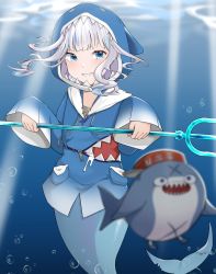 Rule 34 | 1girl, bloop (gawr gura), blue eyes, fins, fish tail, gawr gura, gawr gura (1st costume), highres, holding, holding weapon, hololive, hololive english, hood, hood up, looking to the side, mermaid, monster girl, monsterification, nasenbi, polearm, shark tail, solo focus, tail, trident, virtual youtuber, weapon, white hair
