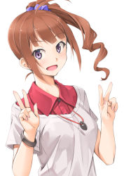 Rule 34 | 10s, 1girl, ahoge, blush, bracelet, brown hair, buttons, double v, idolmaster, idolmaster million live!, jewelry, looking at viewer, miri (ago550421), nail polish, open mouth, pendant, ponytail, purple eyes, scrunchie, shirt, short hair, short sleeves, side ponytail, simple background, smile, solo, v, white background, yokoyama nao