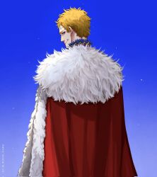Rule 34 | 1boy, black clover, blonde hair, closed mouth, facial mark, forehead mark, fur-trimmed collar, fur-trimmed robe, fur trim, highres, julius novachrono, looking at viewer, looking back, male focus, purple eyes, red robe, robe, short hair, smile, solo, twitter username, victor drawnz