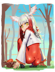 Rule 34 | 10s, 1girl, ass, back, egg, head wings, japanese crested ibis (kemono friends), kemono friends, red hair, sk tori, solo, squatting, white hair, wings, yellow eyes